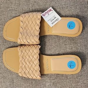 NWT Tahari Melissah woven sandals